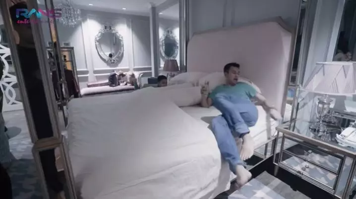 walk in closet kamar Nagita © YouTube