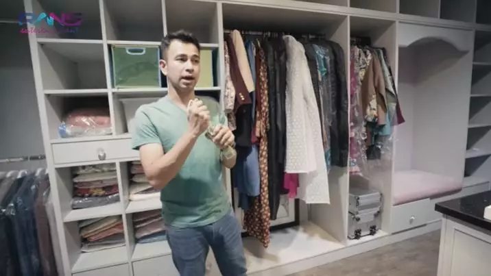 walk in closet kamar Nagita © YouTube