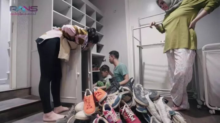 walk in closet kamar Nagita © YouTube