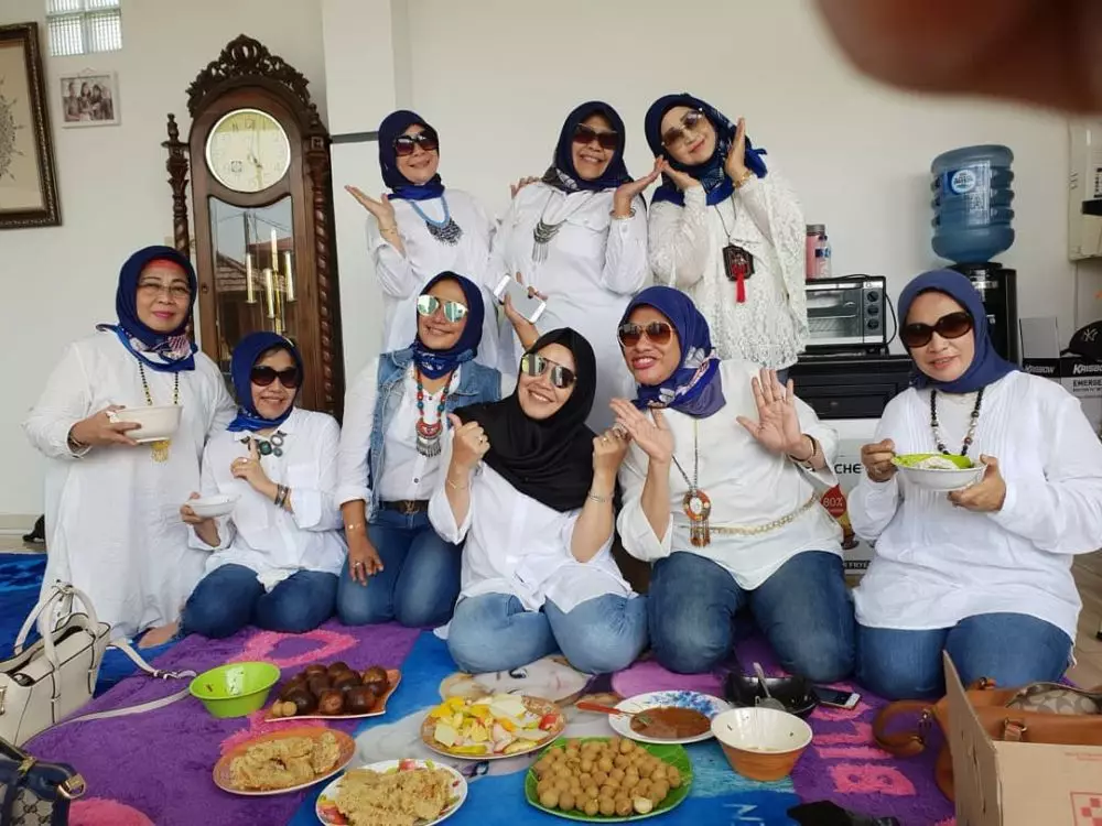 Gaya seleb saat arisan © Instagram Gaya seleb saat arisan © Instagram