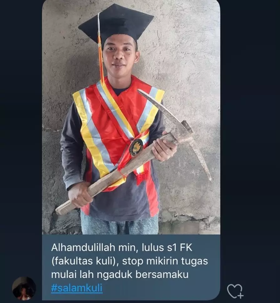 tukang bangunan menghibur diri © berbagai sumber
