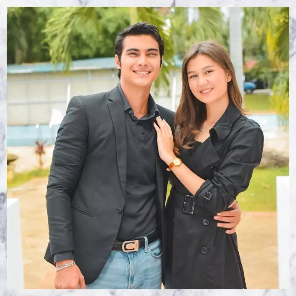 Zoe Abbas & Cinta Brian kembaran warna baju © 2021 brilio.net