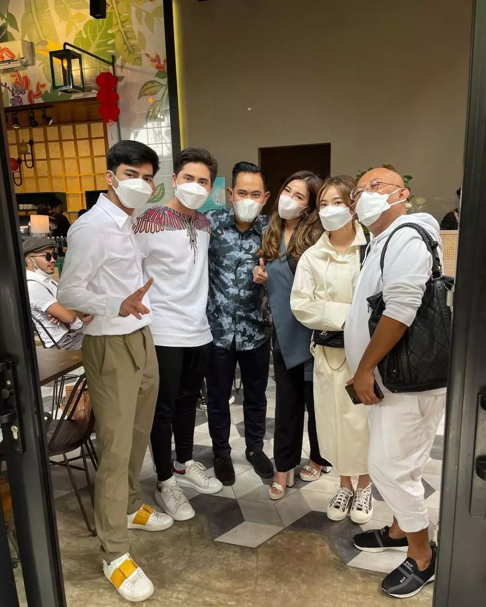 Momen Dimas Ahmad ngumpul bareng artis muda Instagram