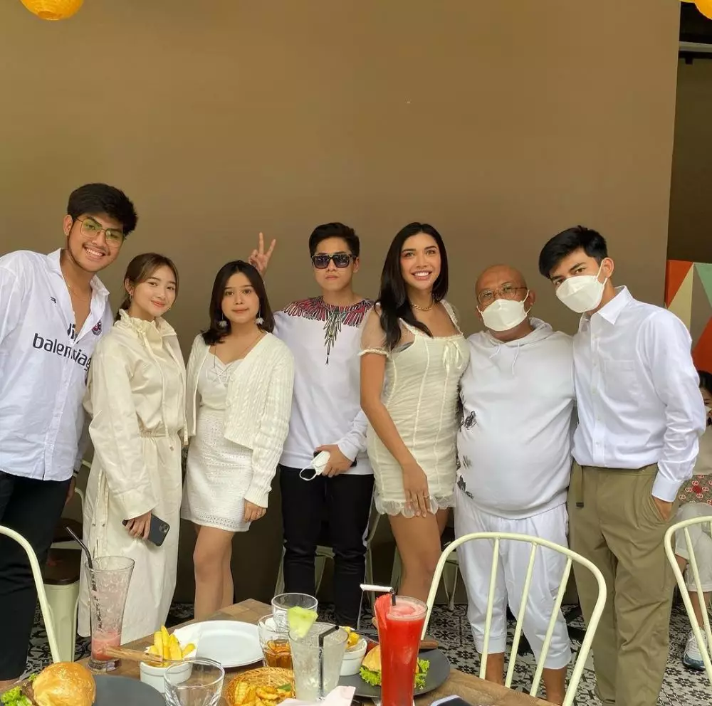 Momen Dimas Ahmad ngumpul bareng artis muda Instagram