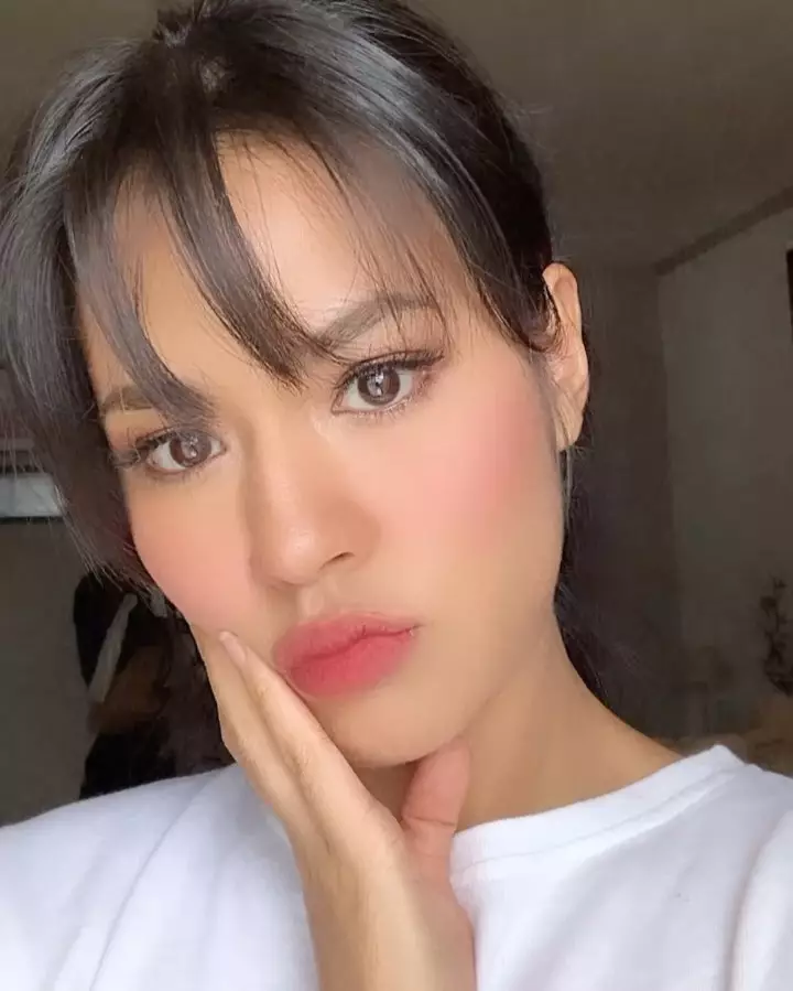 pesona penyanyi rambut poni © Instagram