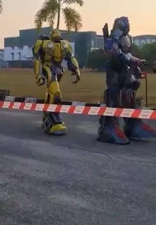 staff sekolah sambut siswa sekolah offline Berbagai sumber