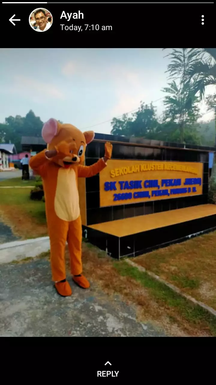 staff sekolah sambut siswa sekolah offline Berbagai sumber