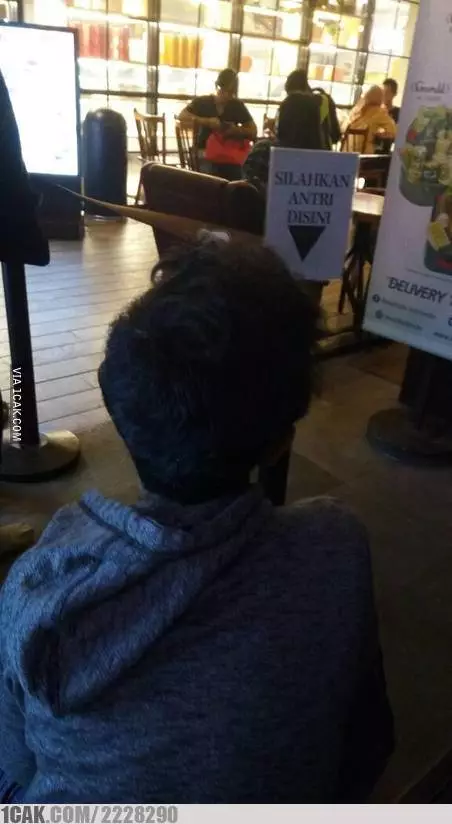 momen ngeselin waktu antre © 2021 1cak.com