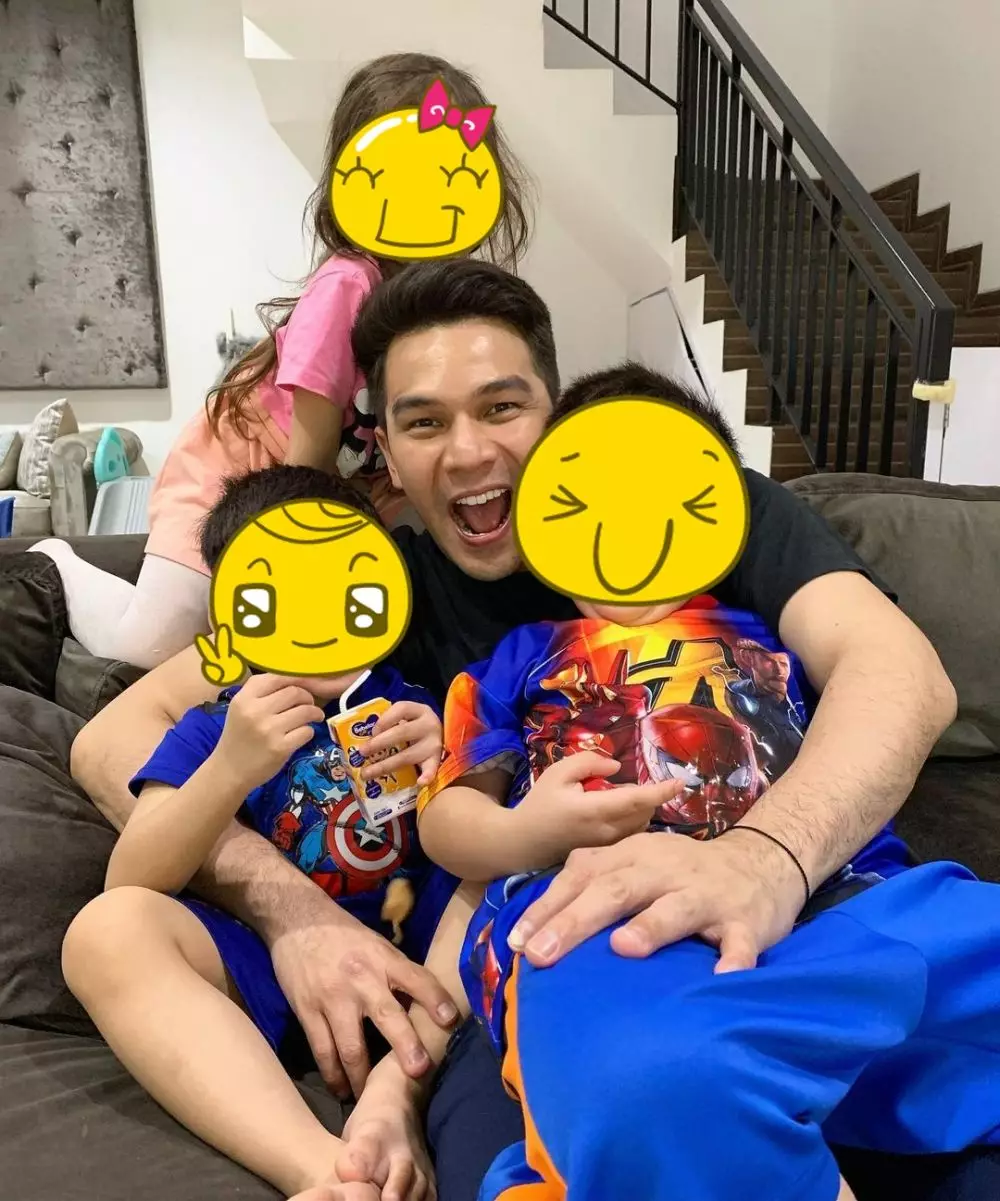 Pesinetron ganteng momong anak © Instagram