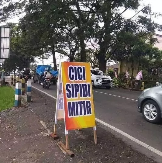 foto lucu nama toko bikin bingung © 2021 instagram.com