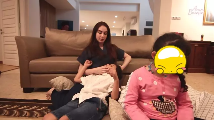 Potret rumah dinas Arumi Bachsin dan Emil Dardak © YouTube