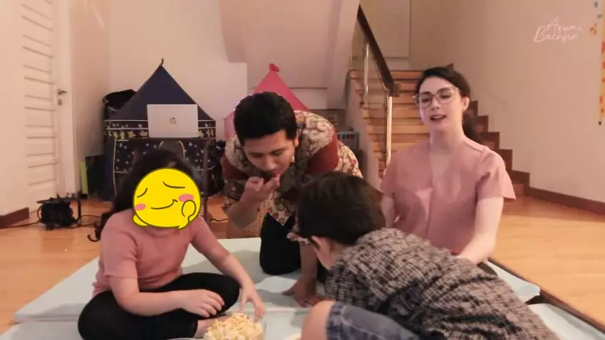 Potret rumah dinas Arumi Bachsin dan Emil Dardak © YouTube