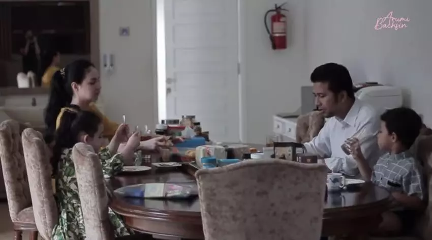 Potret rumah dinas Arumi Bachsin dan Emil Dardak © YouTube