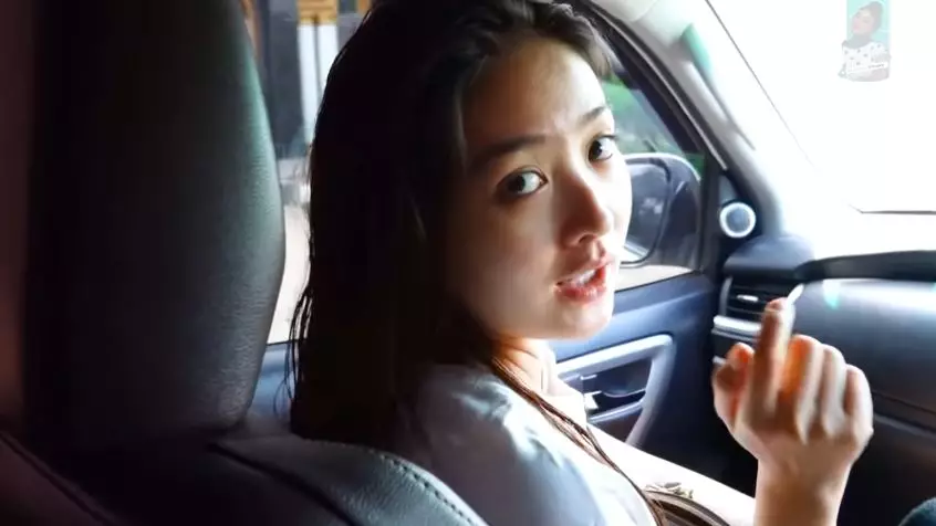 Natasha Wilona tanpa makeup © Instagram & YouTube