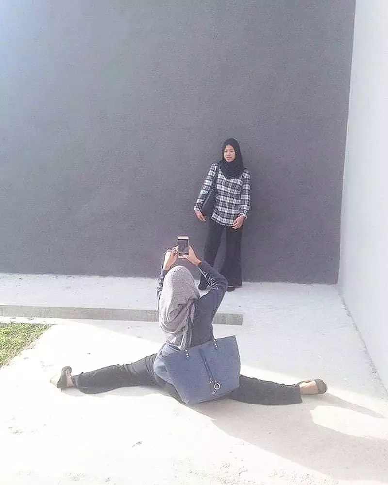pose kocak fotoin teman © Berbagai Sumber