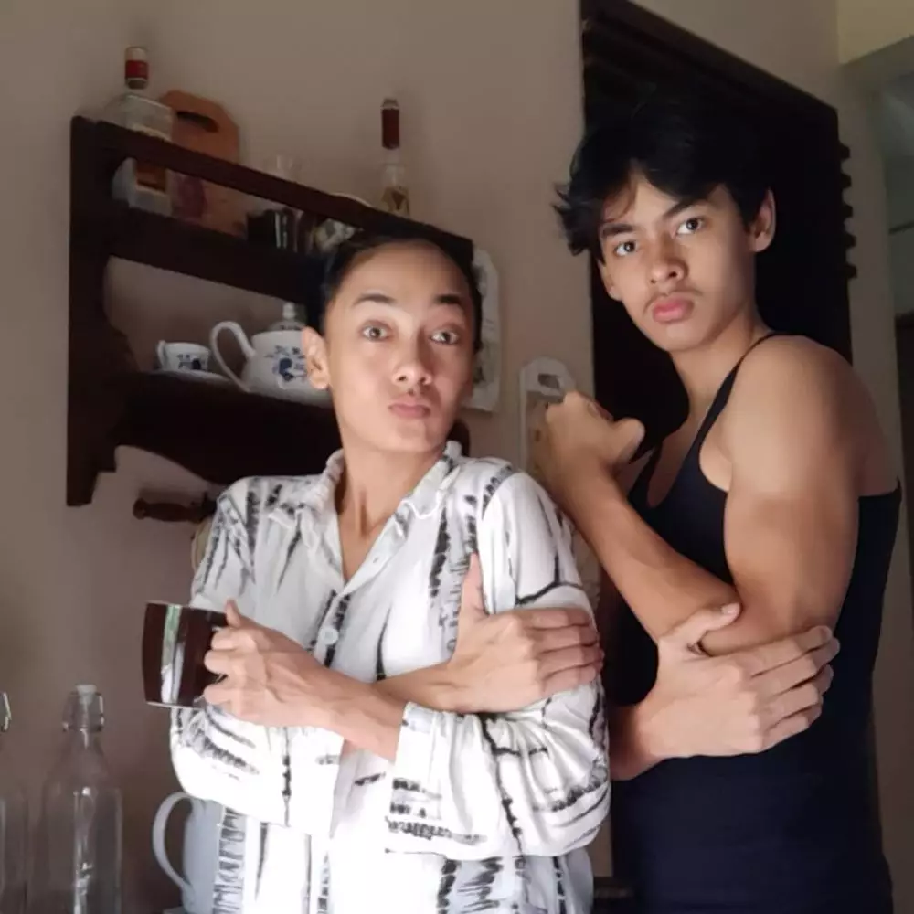 Ananda Lontoh dan anak sulungnya © Instagram