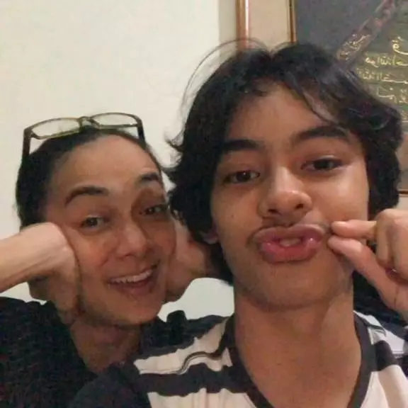 Ananda Lontoh dan anak sulungnya © Instagram