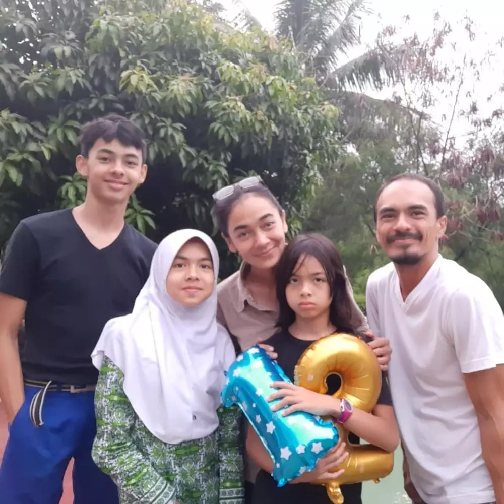 Ananda Lontoh dan anak sulungnya © Instagram