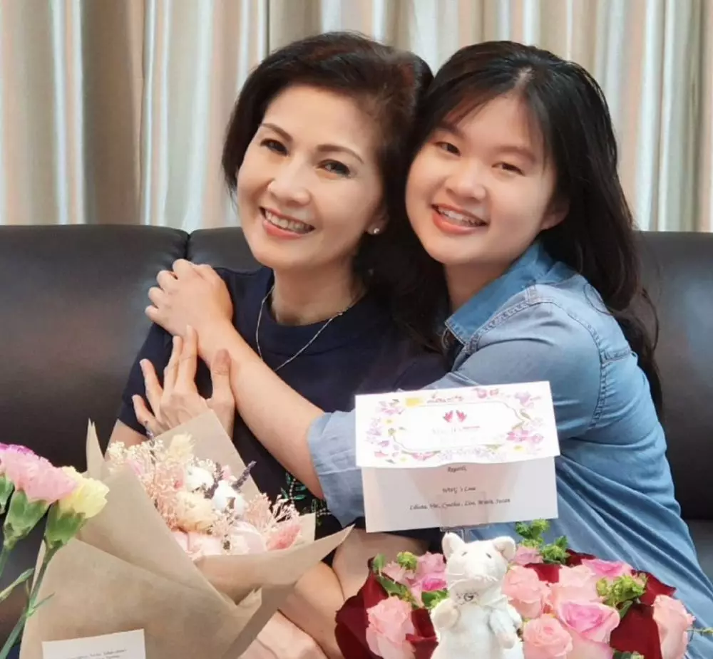 Kebersamaan Felicia Tissue dan Meilia Lau © Instagram