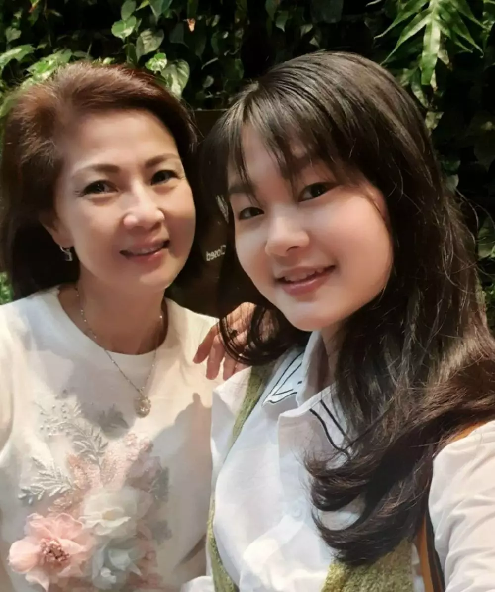 Kebersamaan Felicia Tissue dan Meilia Lau © Instagram