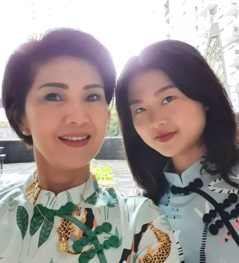 Kebersamaan Felicia Tissue dan Meilia Lau © Instagram