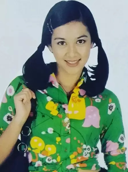 Potret lawas pesinetron cantik usia 40-an © Instagram