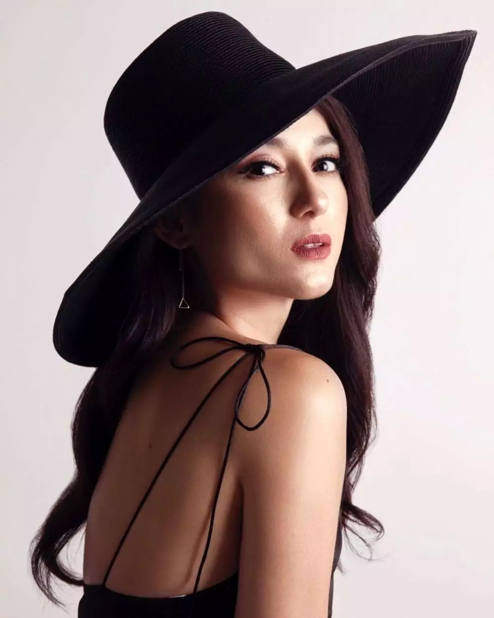 Potret Julie Estelle bermakeup tebal © 2021 brilio.net