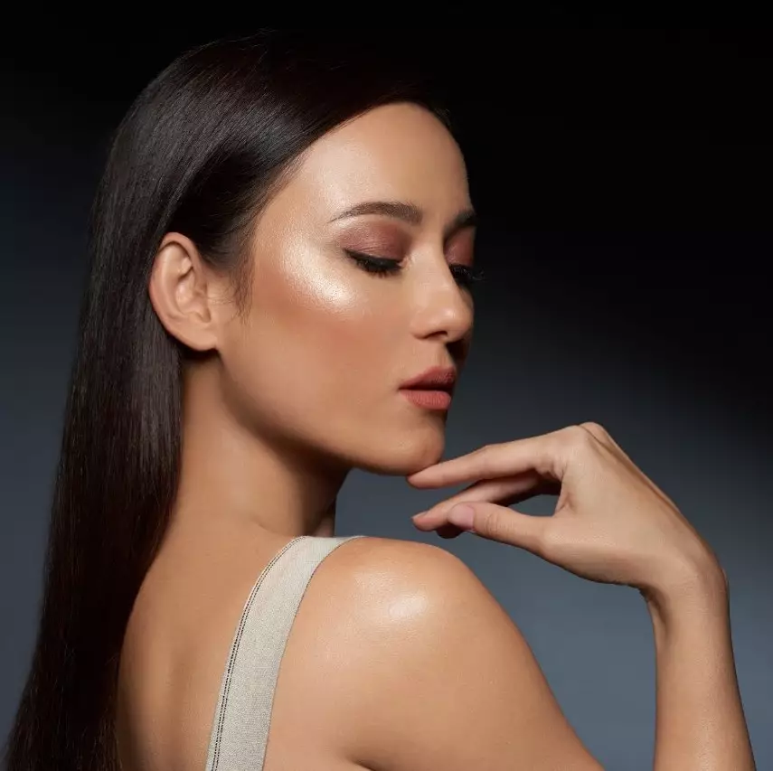 Potret Julie Estelle bermakeup tebal © 2021 brilio.net