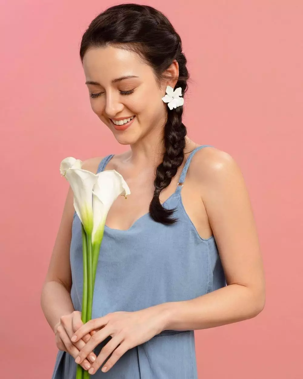 Potret Julie Estelle bermakeup tebal © 2021 brilio.net