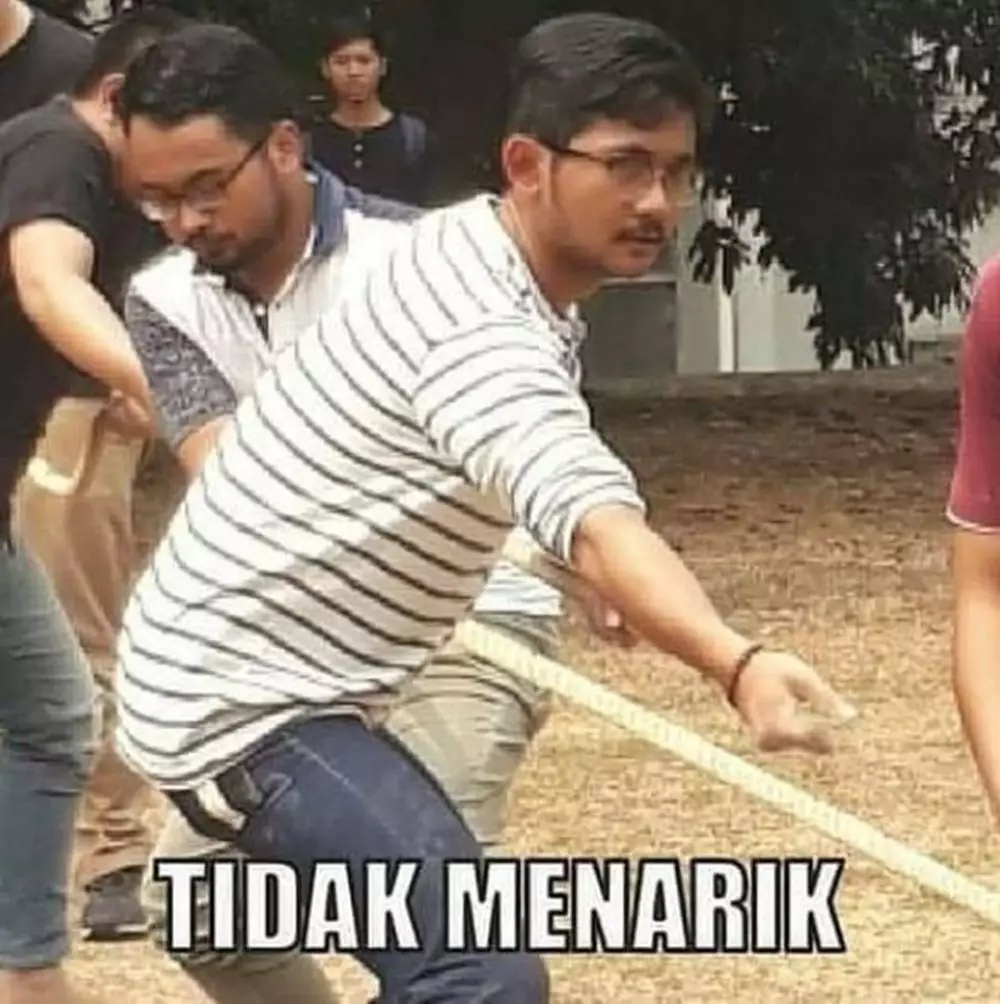 meme kocak tarik tambang © Berbagai Sumber