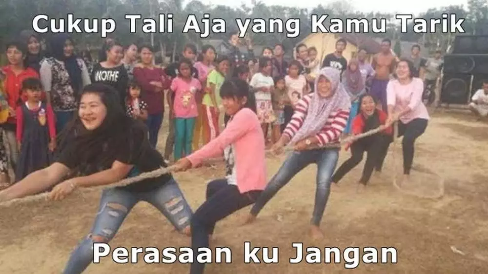 meme kocak tarik tambang © Berbagai Sumber
