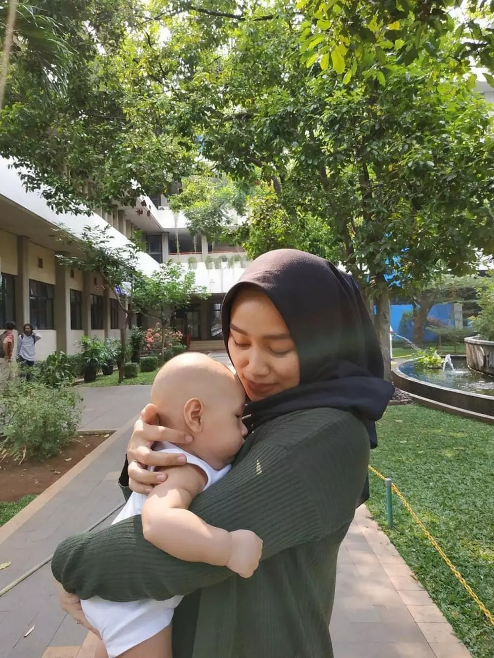 Thalia Gracia anak angkat Suti Karno © 2021 brilio.net Thalia Gracia anak angkat Suti Karno © 2021 brilio.net