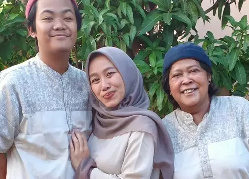 Thalia Gracia anak angkat Suti Karno © 2021 brilio.net Thalia Gracia anak angkat Suti Karno © 2021 brilio.net