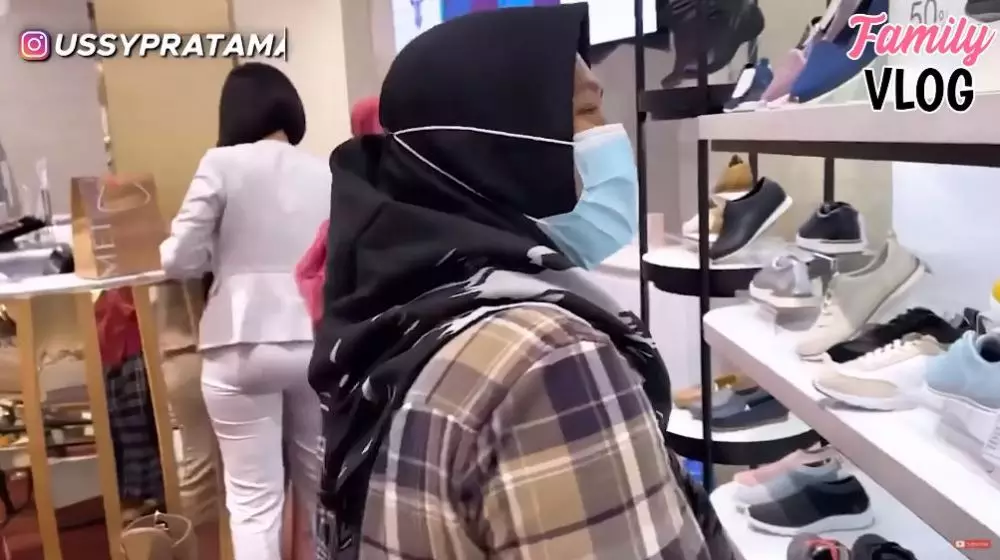 ulang tahun asisten Ussy © YouTube