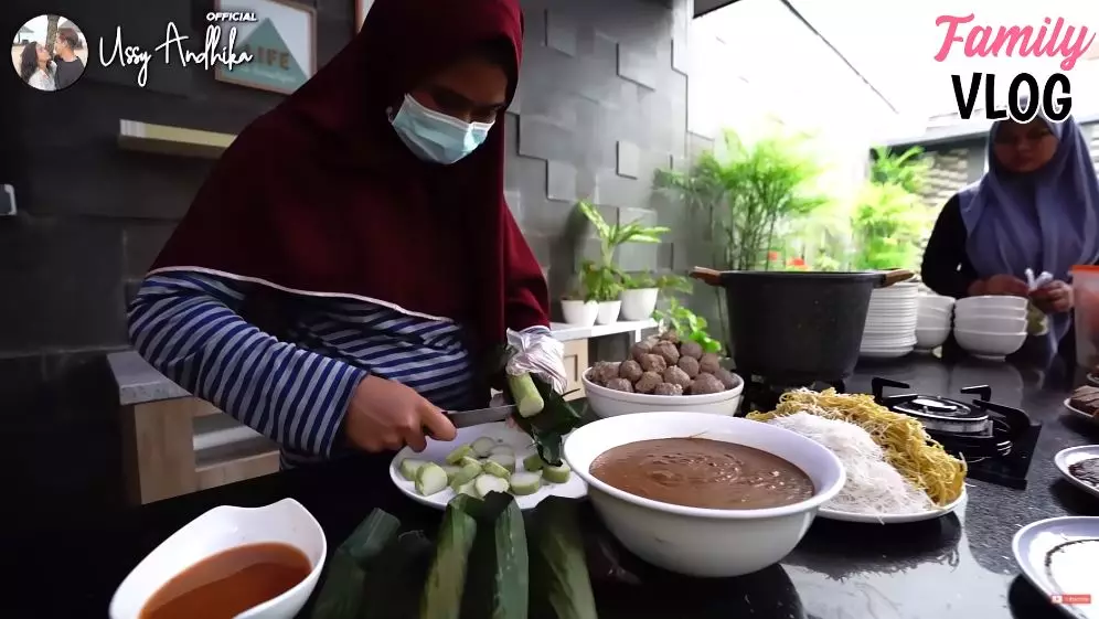 ulang tahun asisten Ussy © YouTube