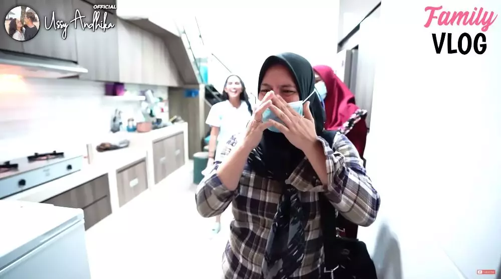 ulang tahun asisten Ussy © YouTube