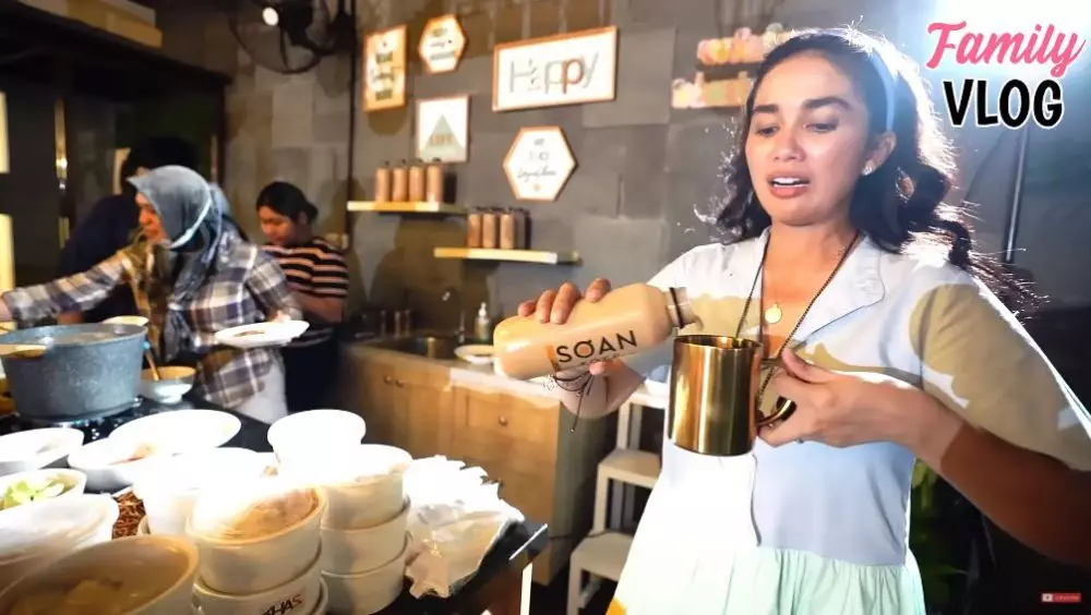 ulang tahun asisten Ussy © YouTube