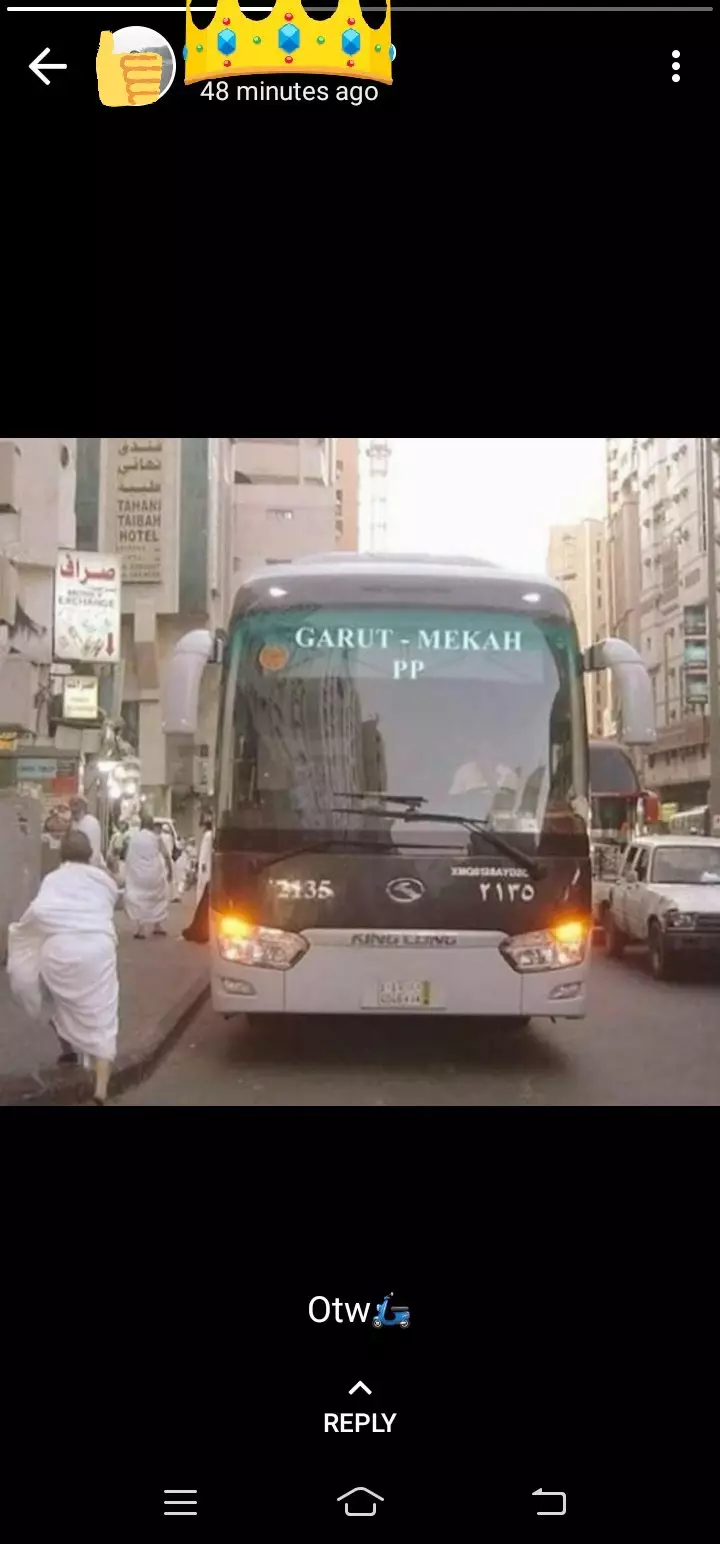 Status pamer jalan jalan © Twitter