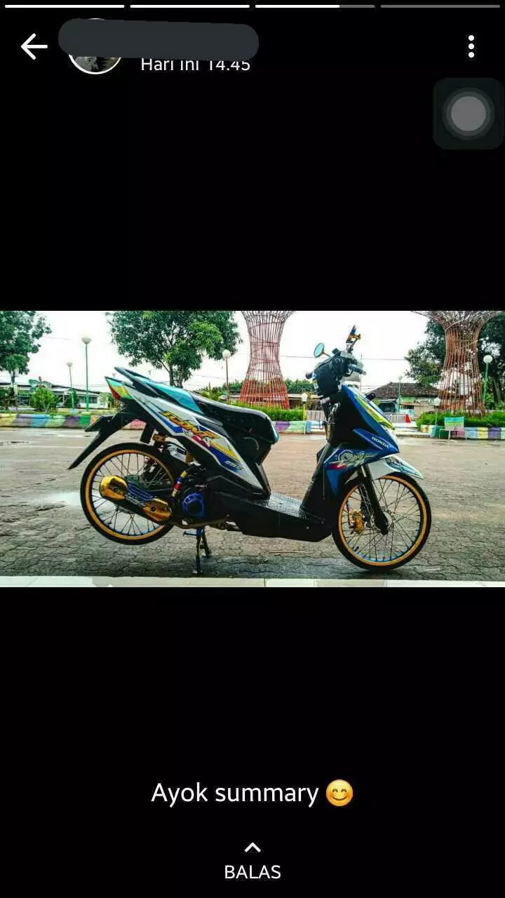 Status pamer jalan jalan © Twitter