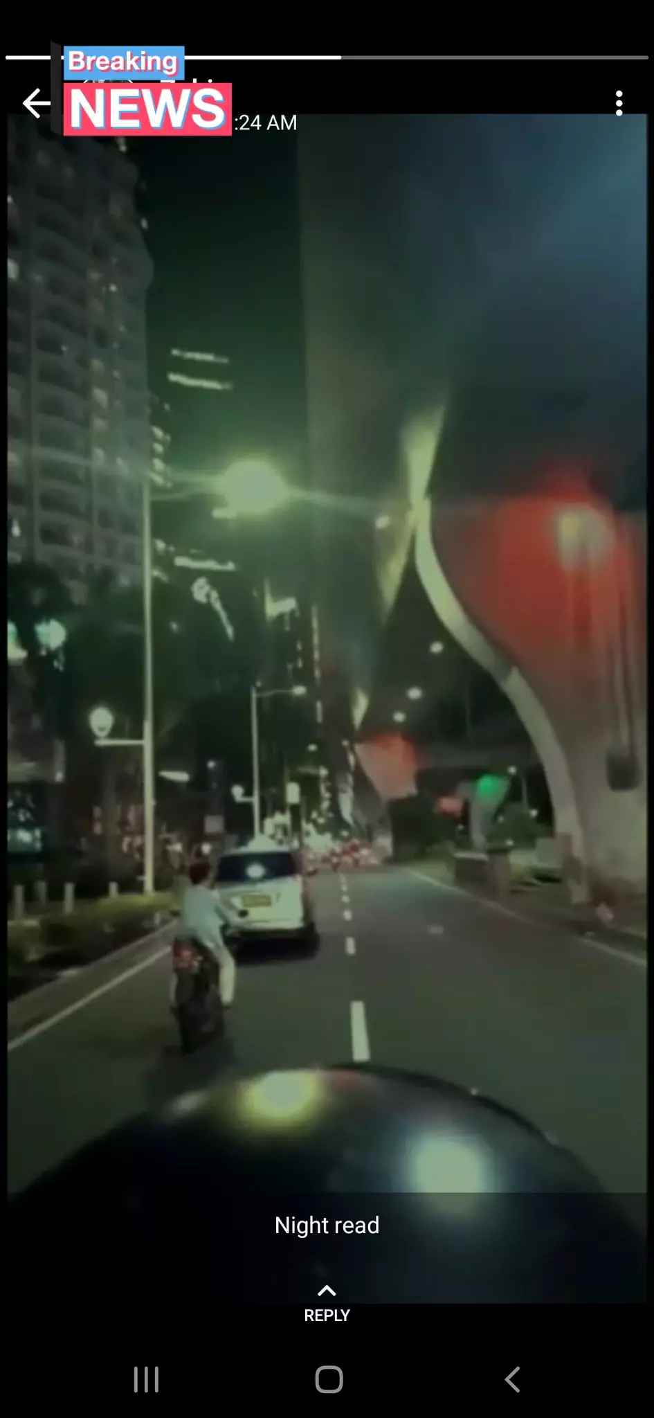 Status pamer jalan jalan © Twitter