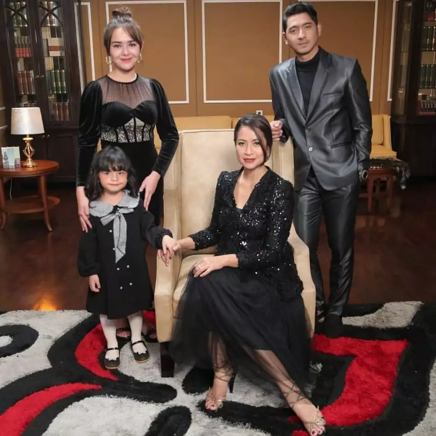 Potret elegan keluarga Al Fahri Ikatan Cinta © Instagram Potret elegan keluarga Al Fahri Ikatan Cinta © Instagram