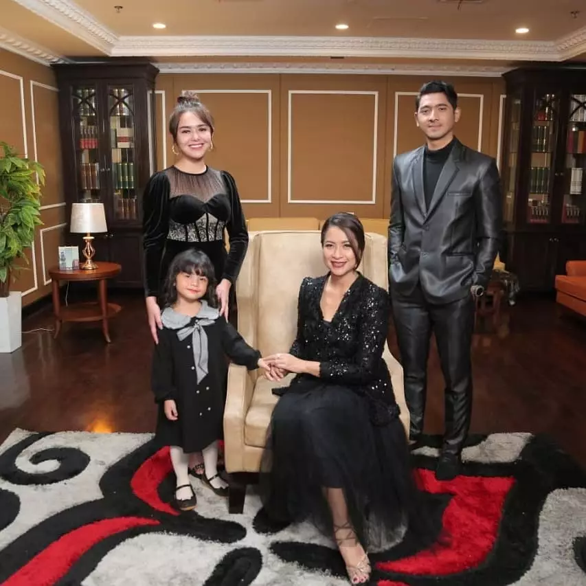 Potret elegan keluarga Al Fahri Ikatan Cinta © Instagram Potret elegan keluarga Al Fahri Ikatan Cinta © Instagram