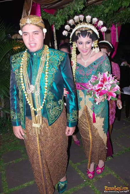 seleb saat menikah dengan pembalap © 2021 brilio.net seleb saat menikah dengan pembalap © 2021 brilio.net