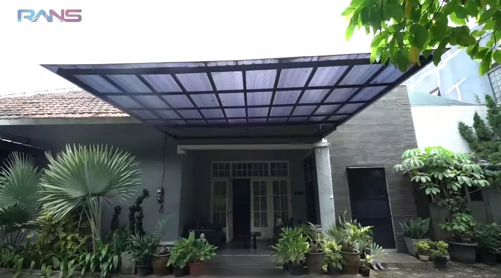 rumah masa kecil Raffi Ahmad © YouTube