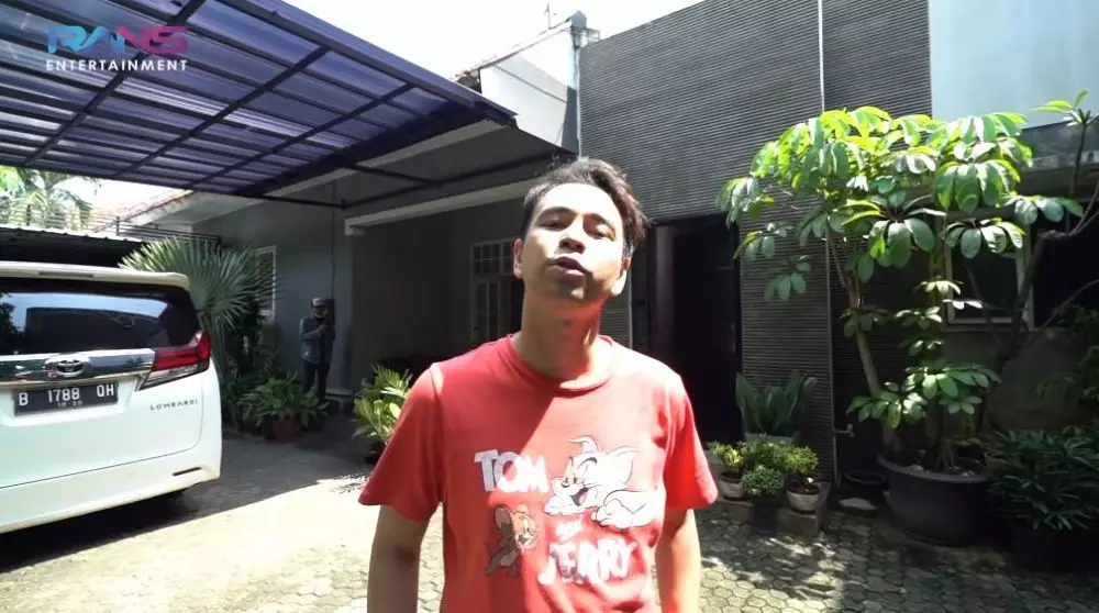 rumah masa kecil Raffi Ahmad © YouTube