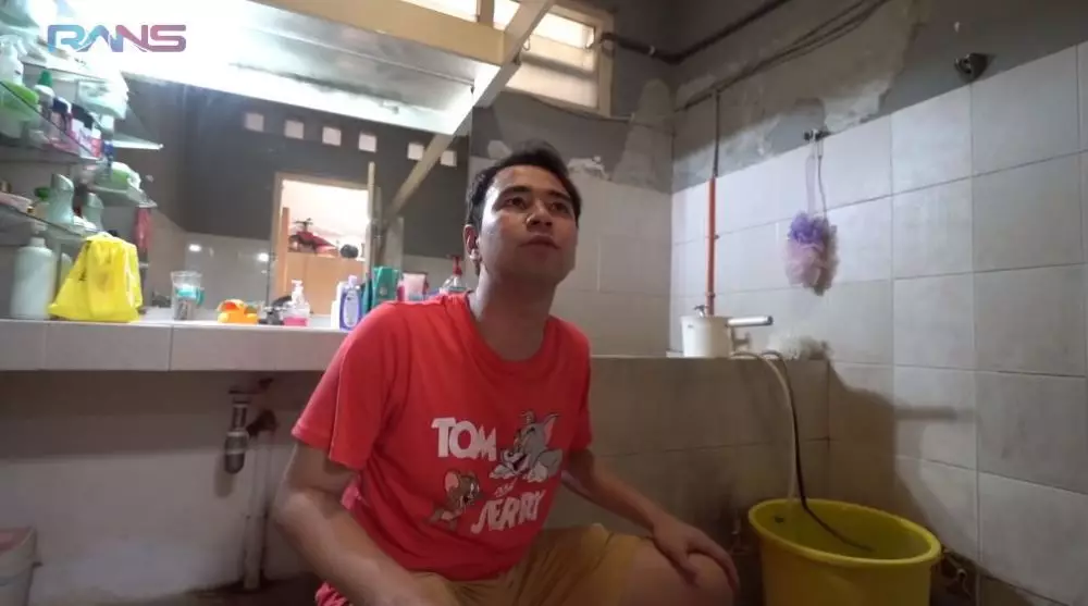 rumah masa kecil Raffi Ahmad © YouTube