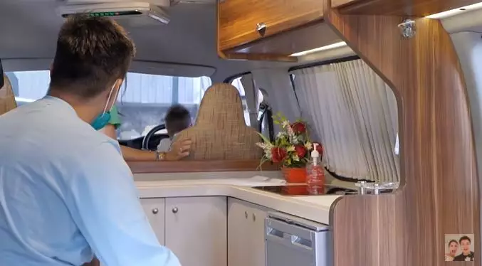 Momen Baim Wong beli bus © 2021 brilio.net