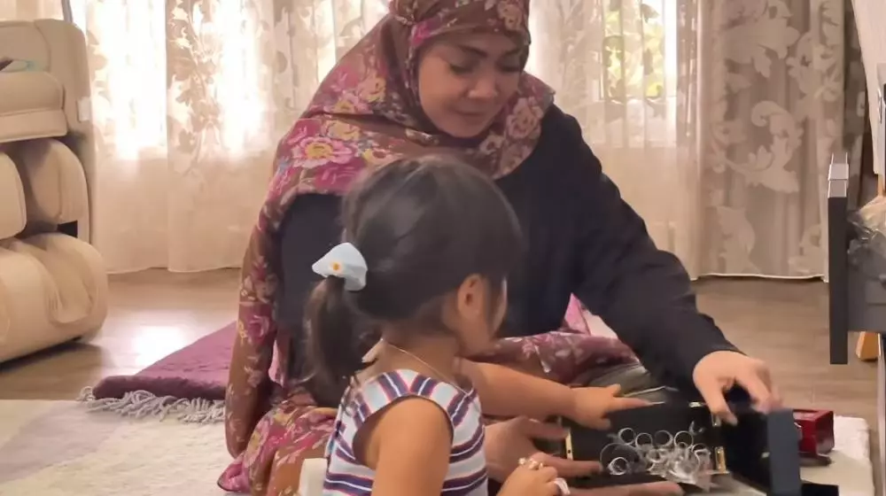 potret berangkas Rieta Amilia © YouTube