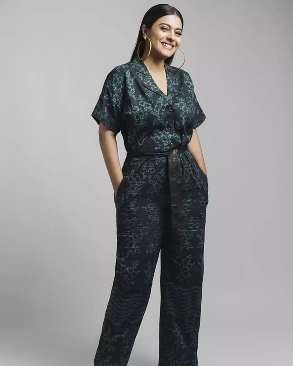 pemotretan kajol outfit modern © Instagram