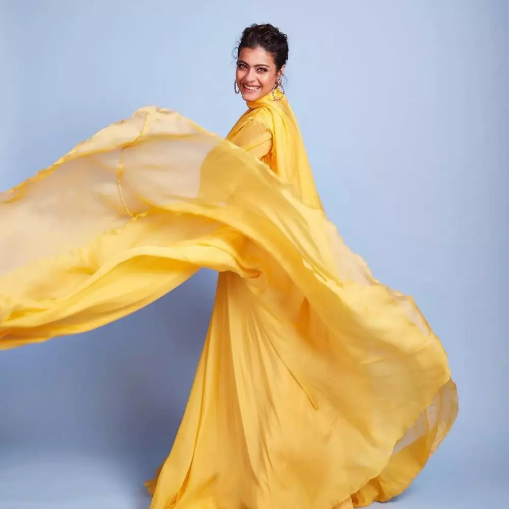 pemotretan kajol outfit modern © Instagram